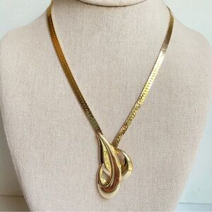 Goldtone herringbone chain necklace with attached swirly abstract pendant 17 in